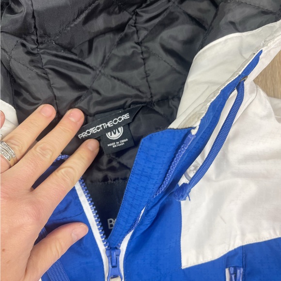 Body Glove Women’s Blue and White Snow Technology Ski Jacket - Picture 12 of 13